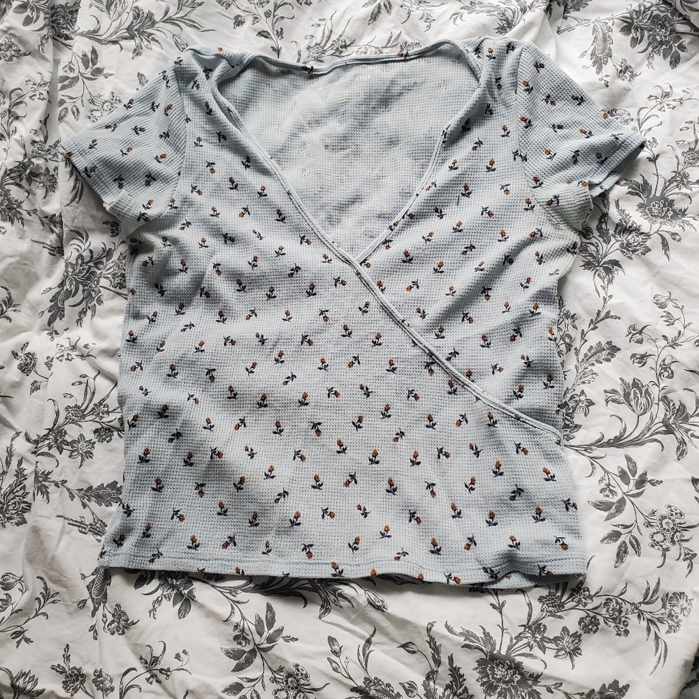 Cute cropped american eagle top